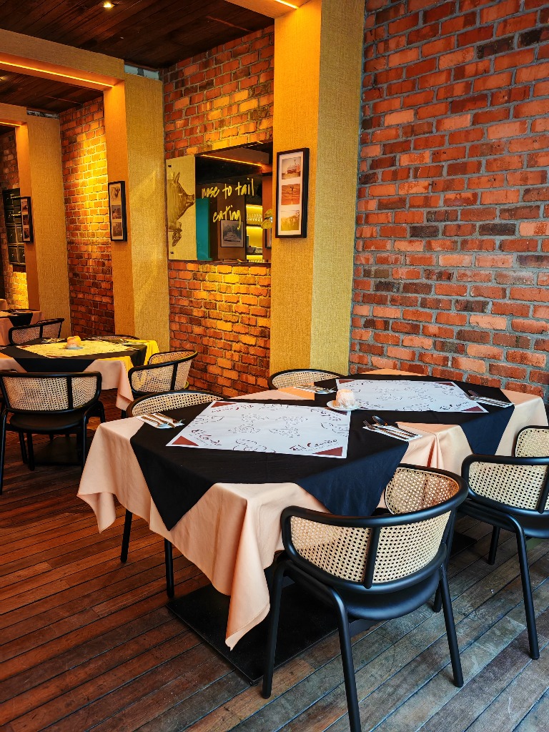 El Cerdo Brick Wall Dining